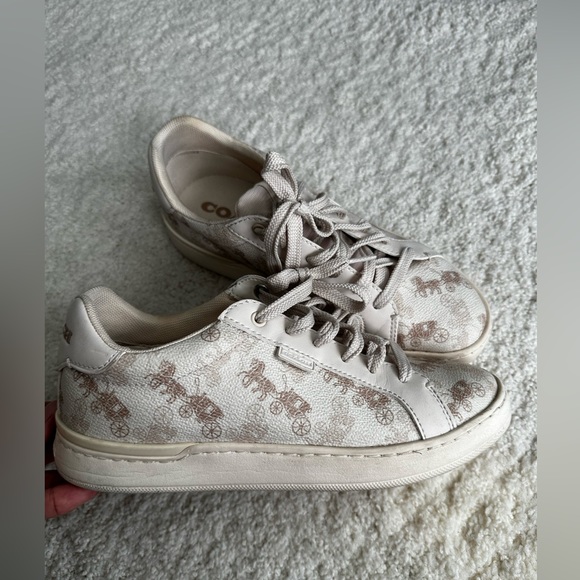 Coach - Picture 1 of 3